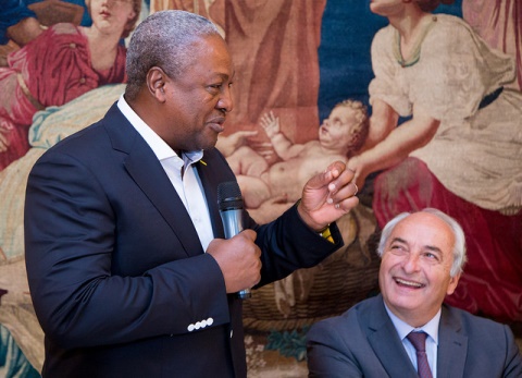 Mahama responding to a toast at a lunch hosted by the Bordeaux Chamber of Commerce