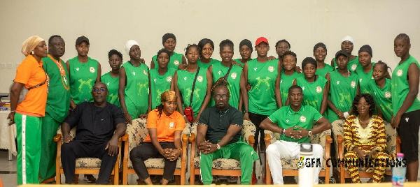 Kurt Okraku seated in the middle with players and officials from Niger