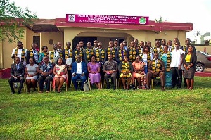 Graduates and officials of the institute