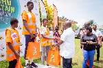 Dr. Bawumia presenting the prizes to the winners