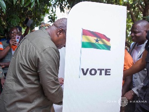 #NDCdecides: Former President Mahama casts his vote in bole