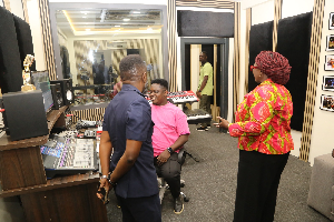 Abla Dzifa Gomashie during a visit to Joe Mettle's studio