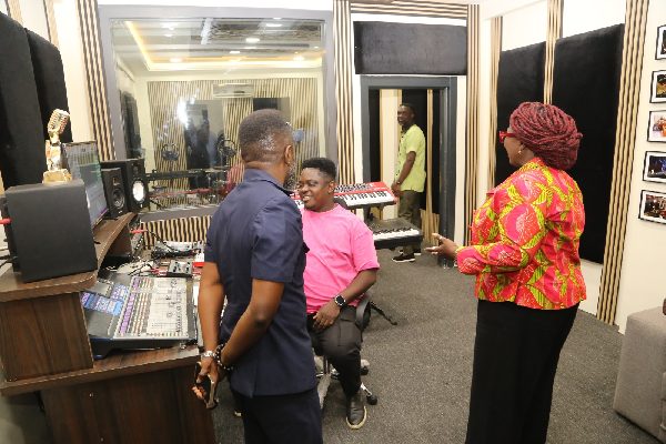 Abla Dzifa Gomashie during a visit to Joe Mettle's studio