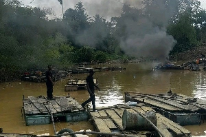 Many of the illegal miners had also constructed makeshift tents along the riverbank
