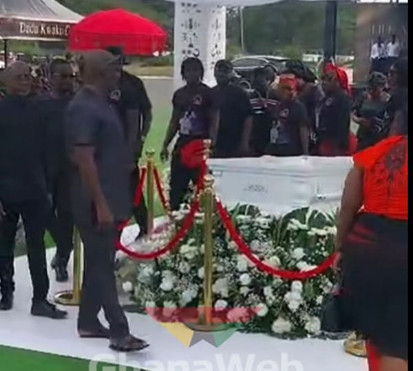 Rex Omar and other dignitaries pay their final respects to Dada KD