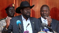 President Salva Kiir (C) flanked by his political nemesis Dr Riek Machar (R)
