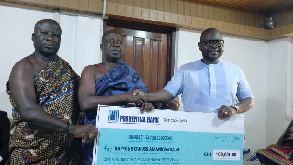 Asenso-Boakye donating a giant cheque at the Bantama Palace
