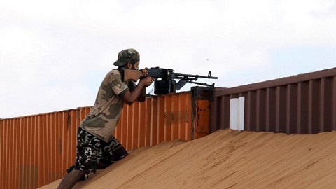 DJ Ronny, a protege of Sam Q and Hashim offering his thanks for his
award (People's Choice) which was presented by JQ Promotions
