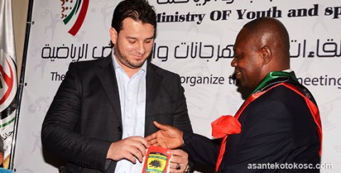 Opoku Nti receives the honour from Libya's sports minister
