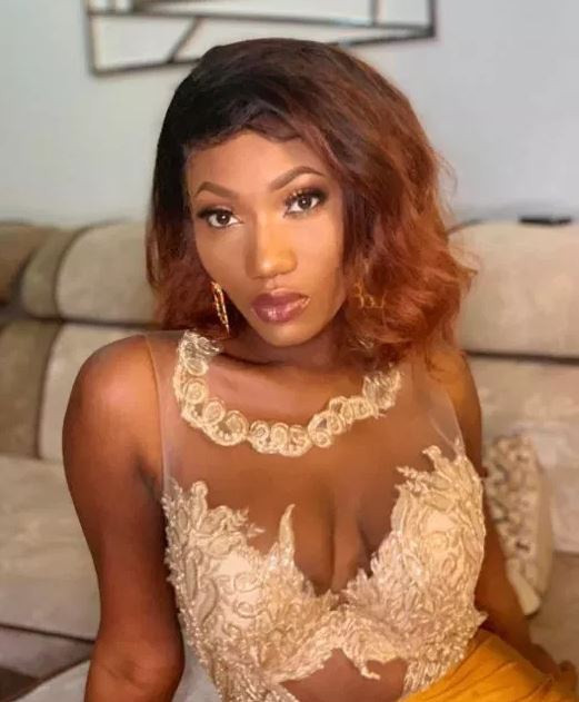 Wendy Shay changed her hairstyle from the usual curly to straight wig