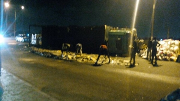 The trailer toppled after veering off the lane of the saloon car