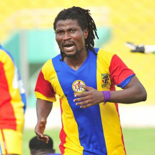Laryea Kingston playing for Asante Kotoko arch rivals Hearts of Oak