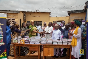 Hajia Abibata Shanni Mahama Zakariah making the donation