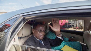 Cameroon opposition leader Maurice Kamto being driven away