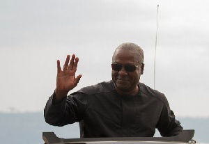 President Mahama made a whistle stop and interacted with folks of Kwahu Afram Plains: April 14, 2016