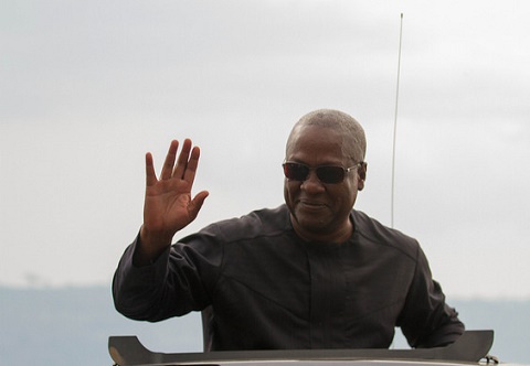 President Mahama made a whistle stop and interacted with folks of Kwahu Afram Plains: April 14, 2016