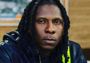 Mugeez is a member of the R2Bees group