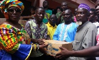 Patron of Diaspora Ghana, Madam Dagba made a donation to Togolese refugees in the Northern Region