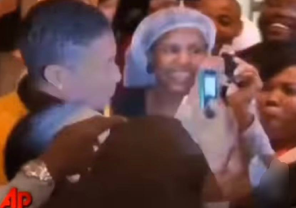 Watch how fans mobbed Asamoah Gyan in South Africa during the World Cup