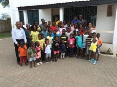 Medeama goalkeeper Muntari Tagoe with the kids