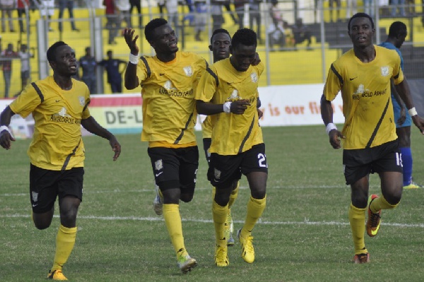 AshGold players celebrate goal scored by Francis Adjei
