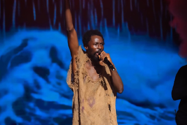 Ebo Noah makes surprise appearance at Rapperholic concert after flood prophecy