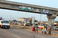 Pedestrians dangerously crossing from one of the abandoned footbridges