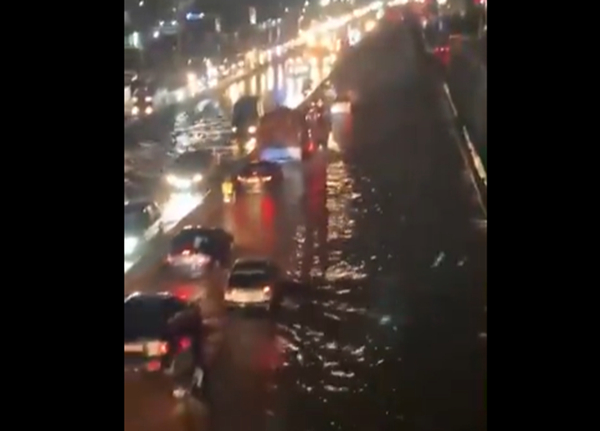 The Achimota-Ofankor Barrier stretch was completely flooded after Thursday evenings heavy rains