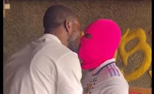 Isaac Kwame kissing an unknown lady during the kiss-a-thon attempt