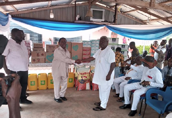 Kabaka Foundation, aside groceries, presented GHC10,000 to the orphanage