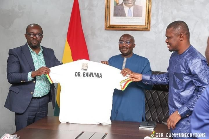 Dr Mahamudu Bawumia with the Sports Minister and GFA President