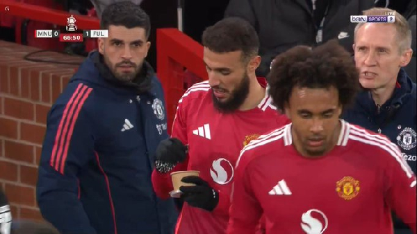Noussair Mazraoui breaking his fast after play was halted