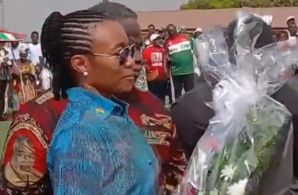 Dr. Zanetor Agyeman-Rawlings lays wreath to honour late father