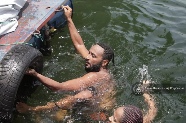 Wan luv with others participated in the swim expedition