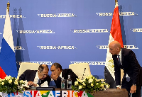 Russian Foreign Minister Sergey Lavrov, (L), and his Egyptian counterpart Badr Abdelatty