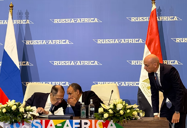 Russian Foreign Minister Sergey Lavrov, (L), and his Egyptian counterpart Badr Abdelatty