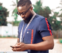 Elikem Kumordie has been lambasted on social media for his comments on Sarkodie's outfit