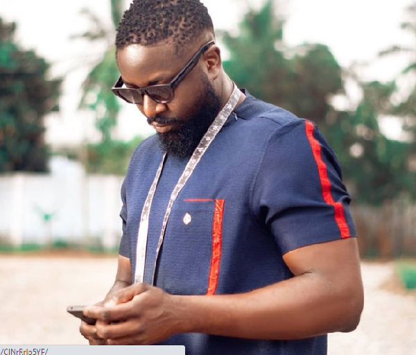 Elikem Kumordie has been lambasted on social media for his comments on Sarkodie's outfit