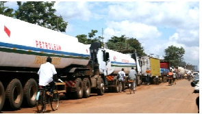 Oil tankers delivering fuel to Uganda queue at Busia Kenya border