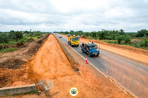 Watch as Ashaiman residents applaud President Mahama for reviving stalled road project