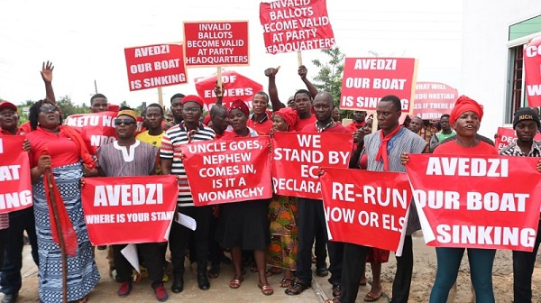 A picture of the aggrieved delegates holding placards