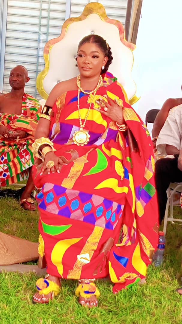 ghanaweb.com - Nana Akosua Offeibea I installed as developmental Queen Mother of Senchi