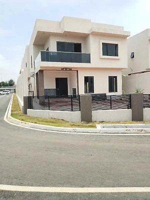 East Airport 3 bedroom in gated community.